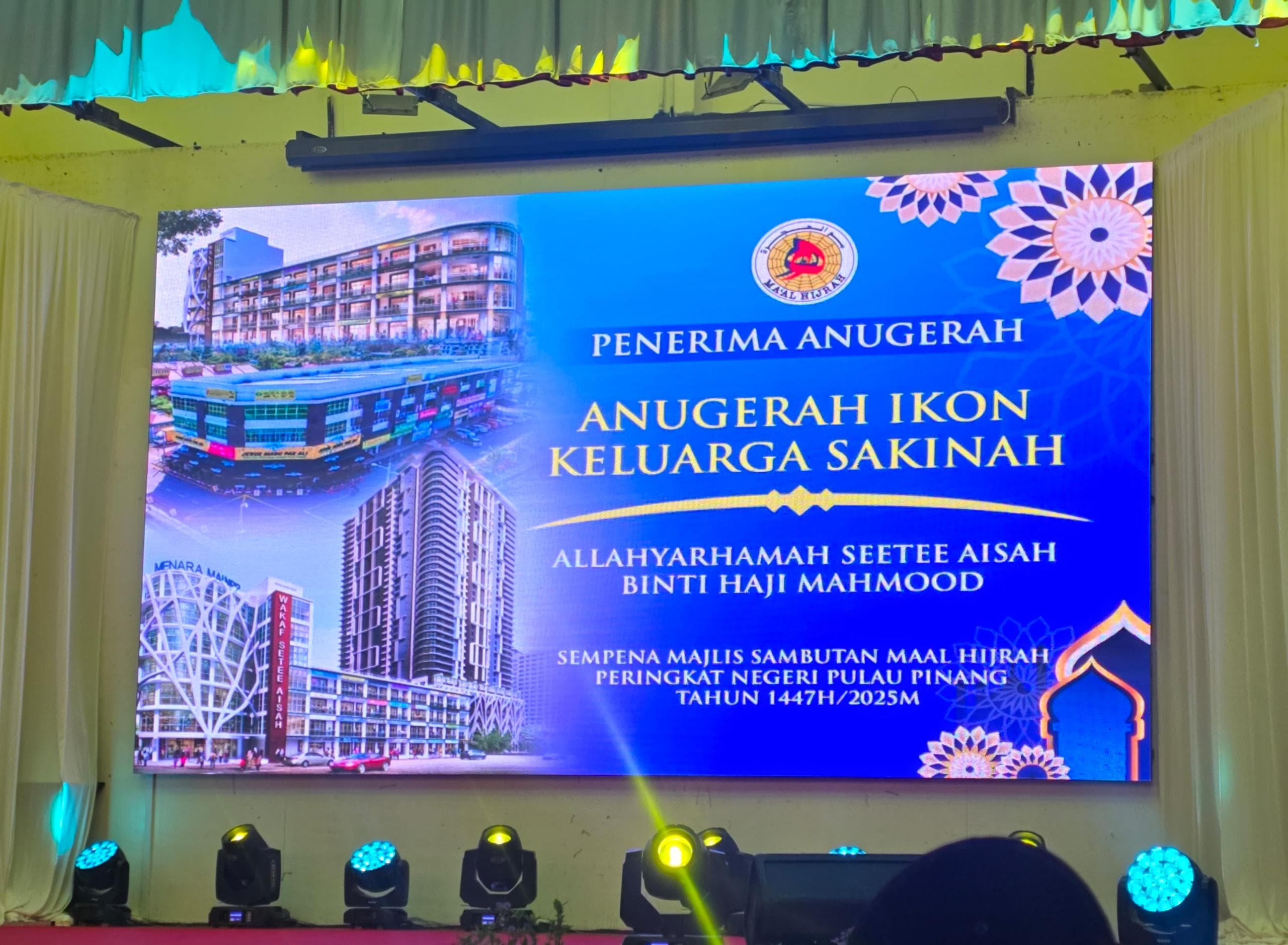Allahyarhamah Seetee Aisah binti Haji Mahmood dianugerahkan Ikon Keluarga Sakinah